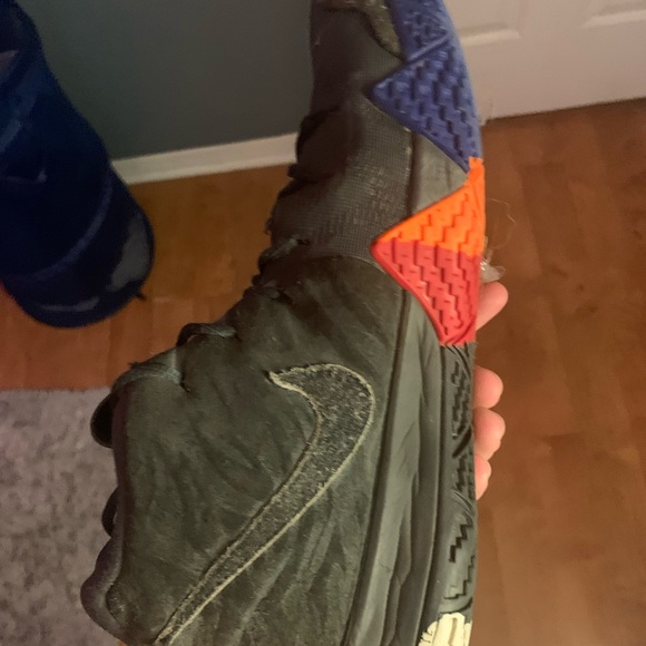 Nike Kyrie 4 “Year of the Monkey” - Picture 6 of 8